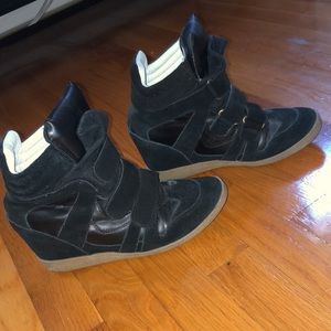 Steve Madden “Hilight” Sneaker Wedge - Black